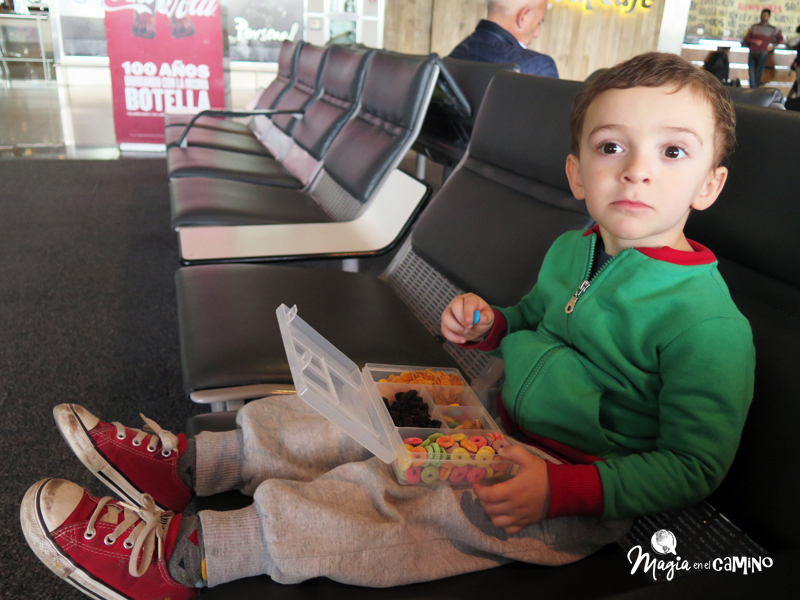 viajar en avión con niños pequeños
